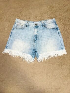 Frayed Hem Light Blue Denim Women's Shorts